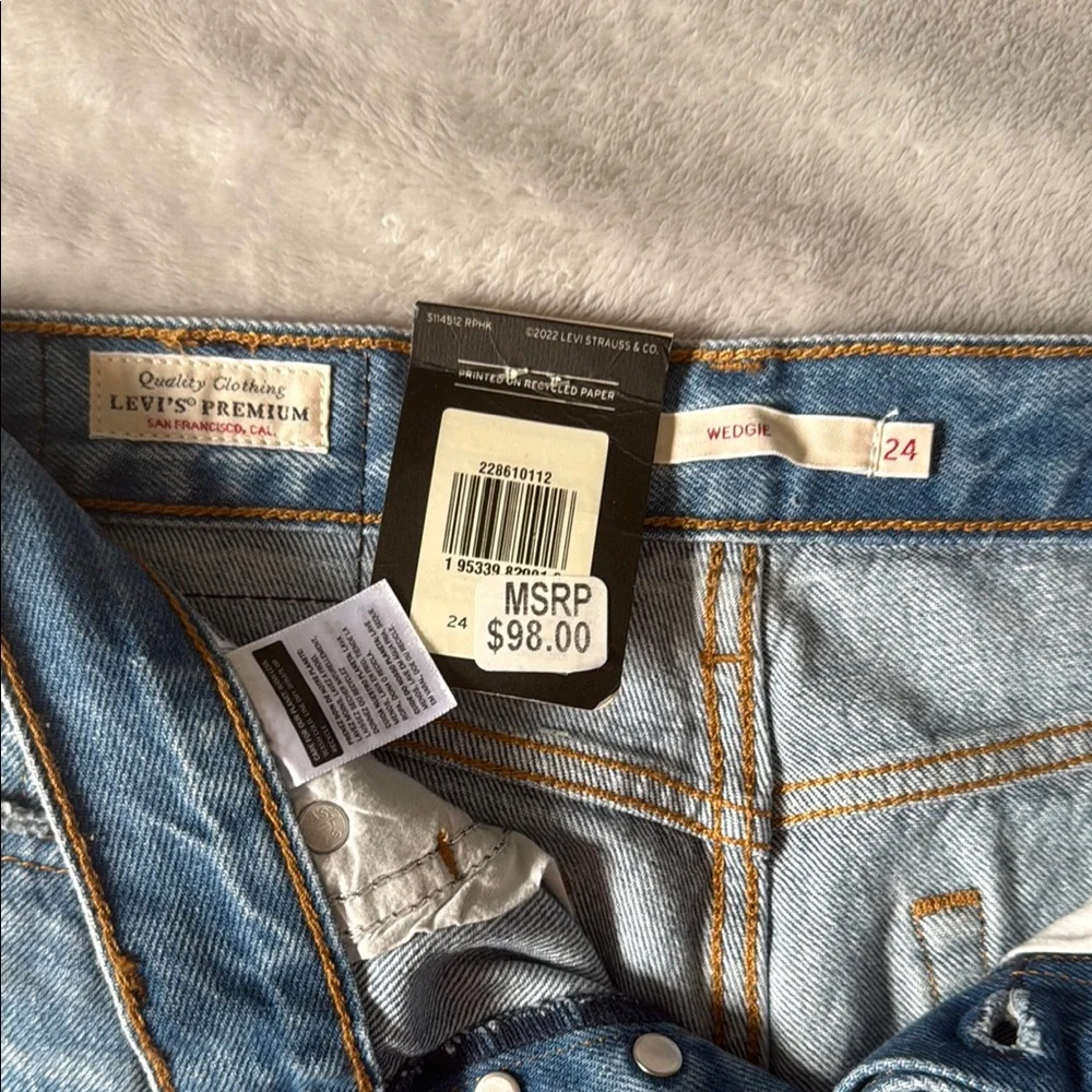 Levi's Women's High Rise Light Blue Jeans - Picture 3 of 4